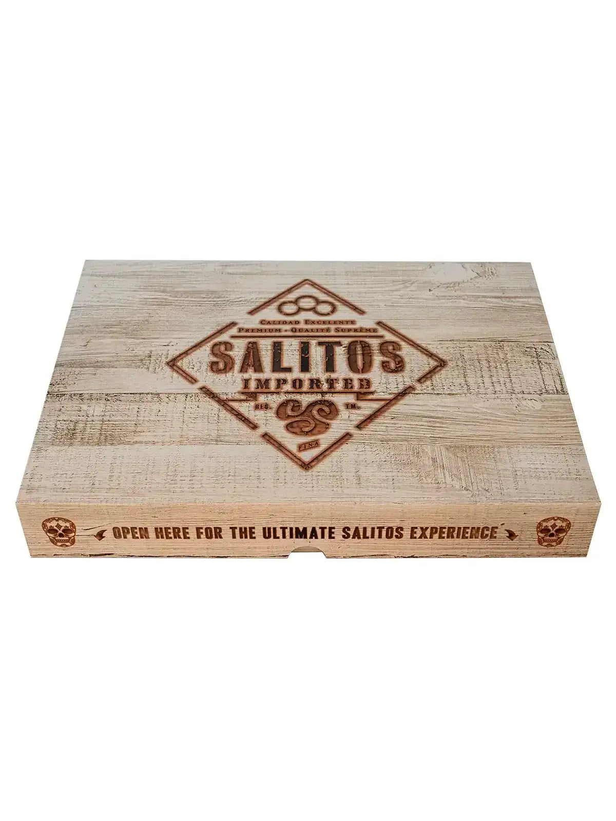 Salitos Tasting Box Verpackung mit dem Text „Open Here for the Ultimate Salitos Experience“ auf einem rustikalen Holzdesign.