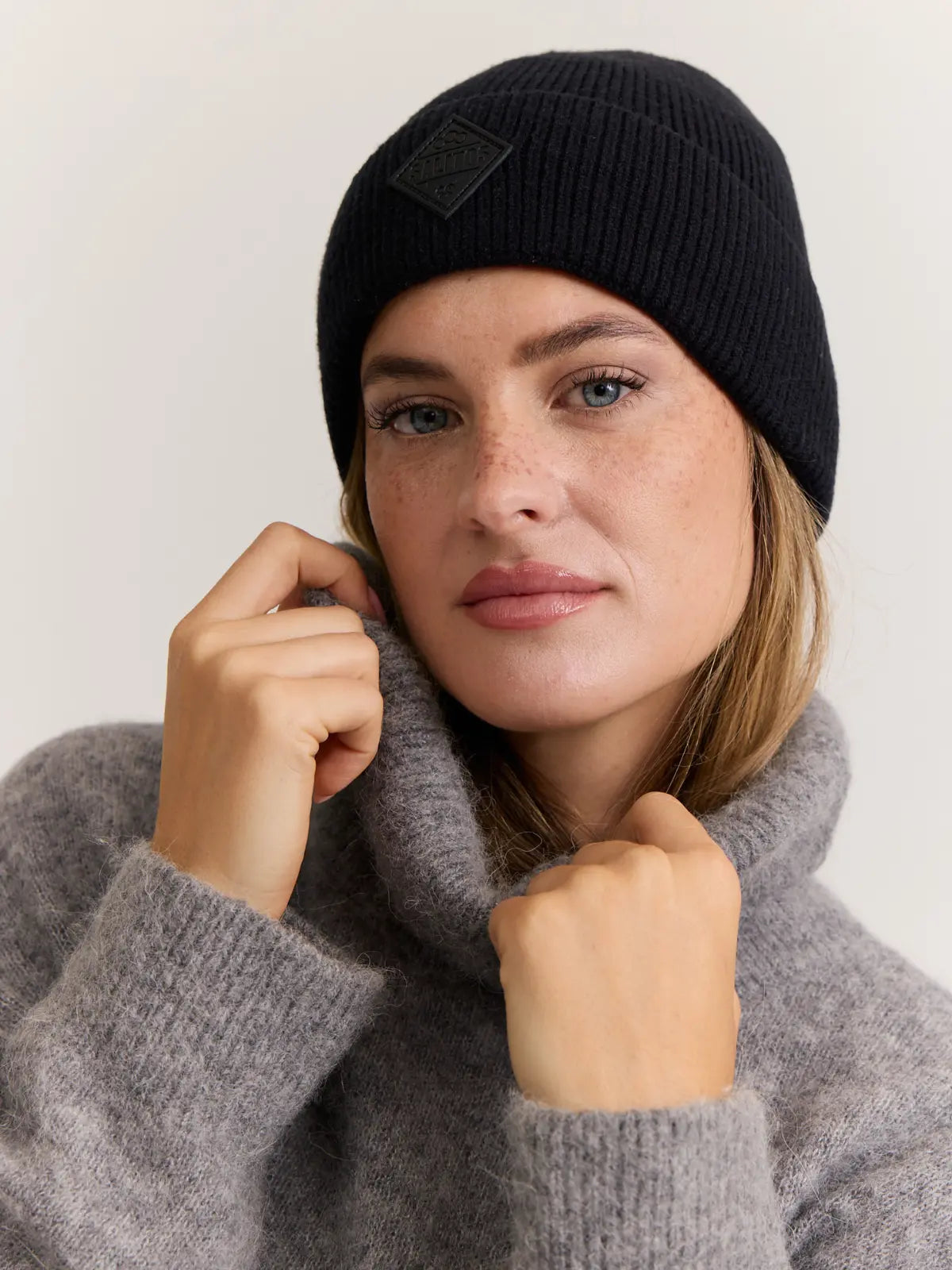 SALITOS Damen Beanie schwarz