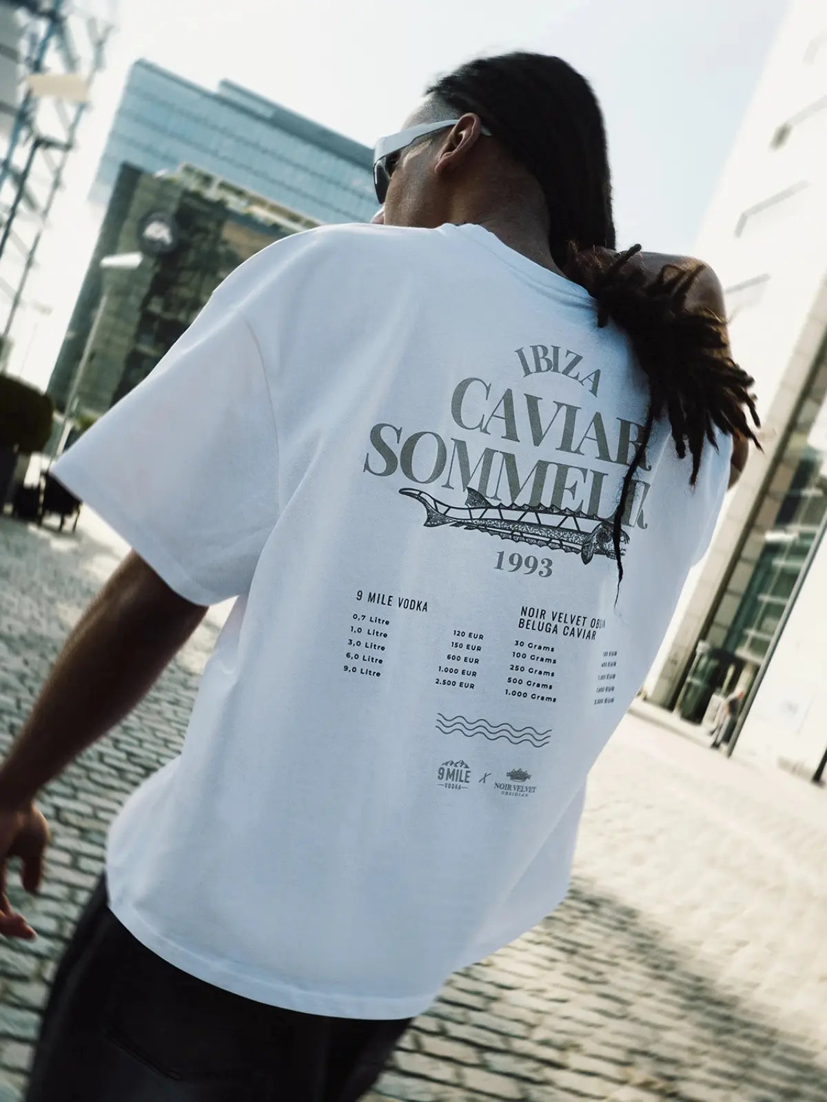 Oversized T-Shirt in weiß mit Caviar Design