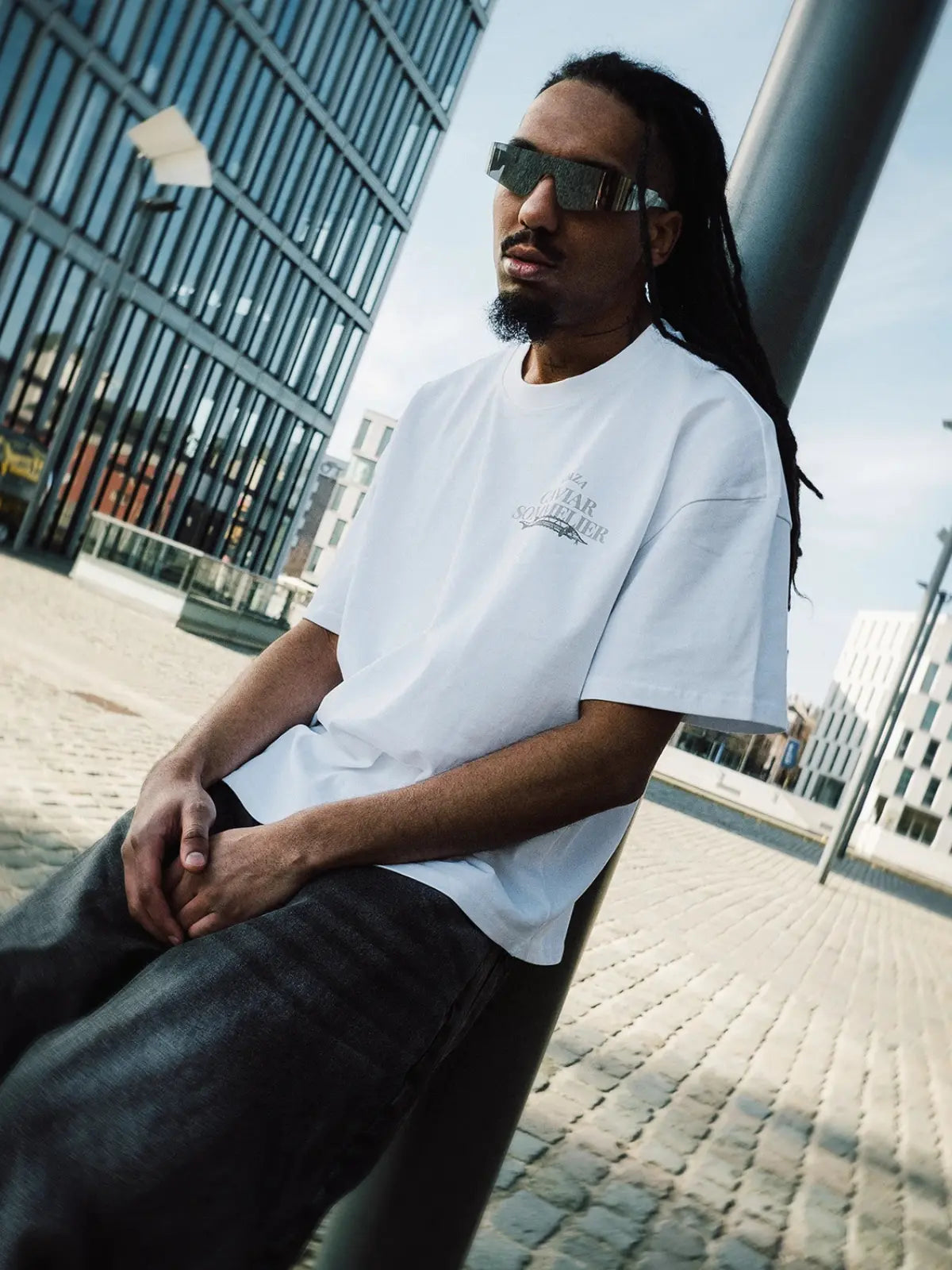 Oversized T-Shirt in weiß mit Caviar Design