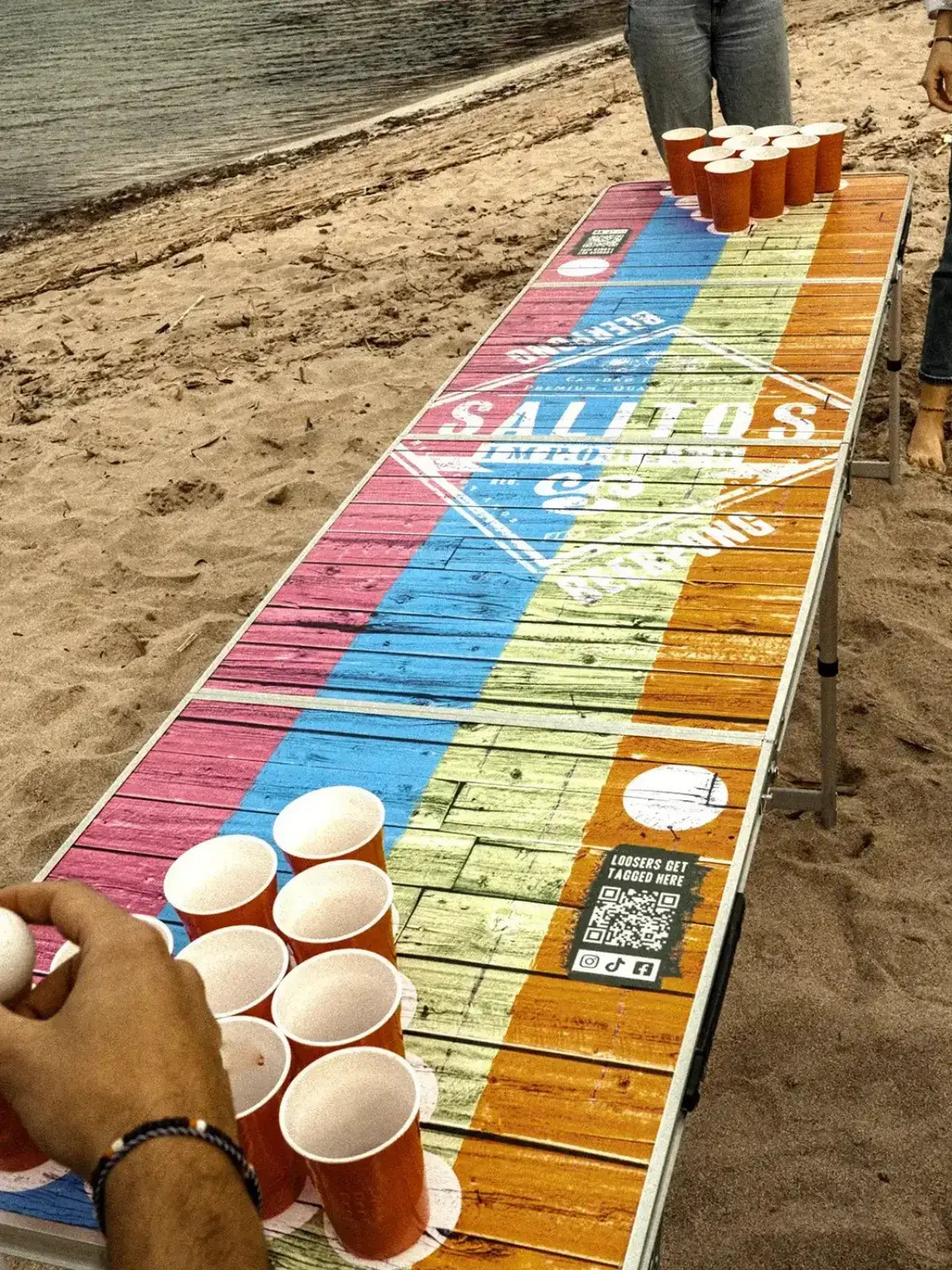 Ein Salitos Beer Pong Tisch am Strand