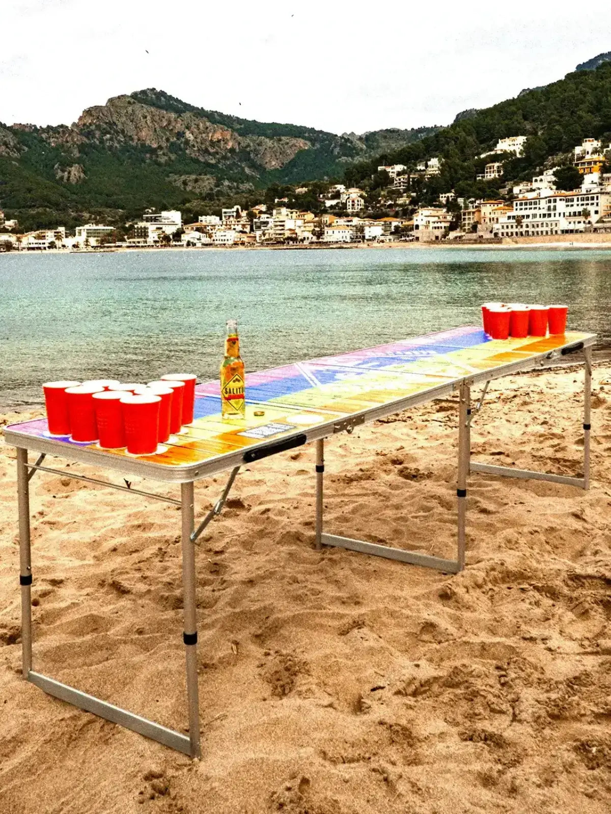 Ein Salitos Beer Pong Tisch am Strand