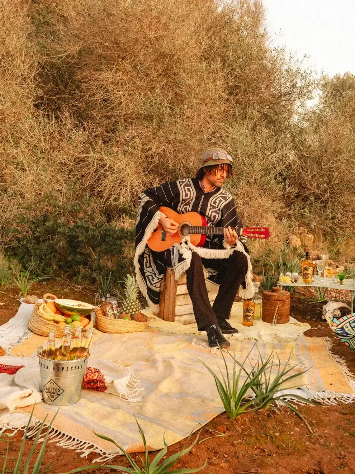 Ein Picknick in der Wildnis, auf der Decke steht SALITOS Original